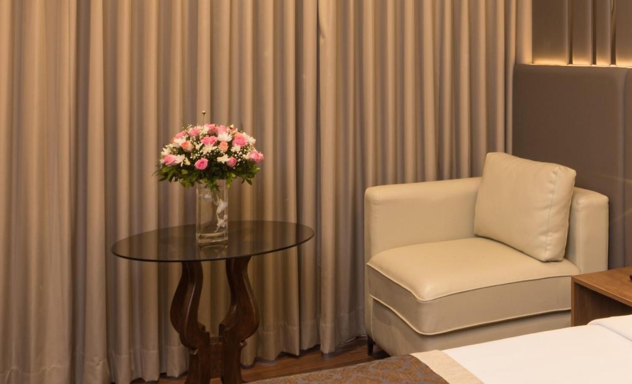 Goldfinch Hotel Mumbai Dış mekan fotoğraf