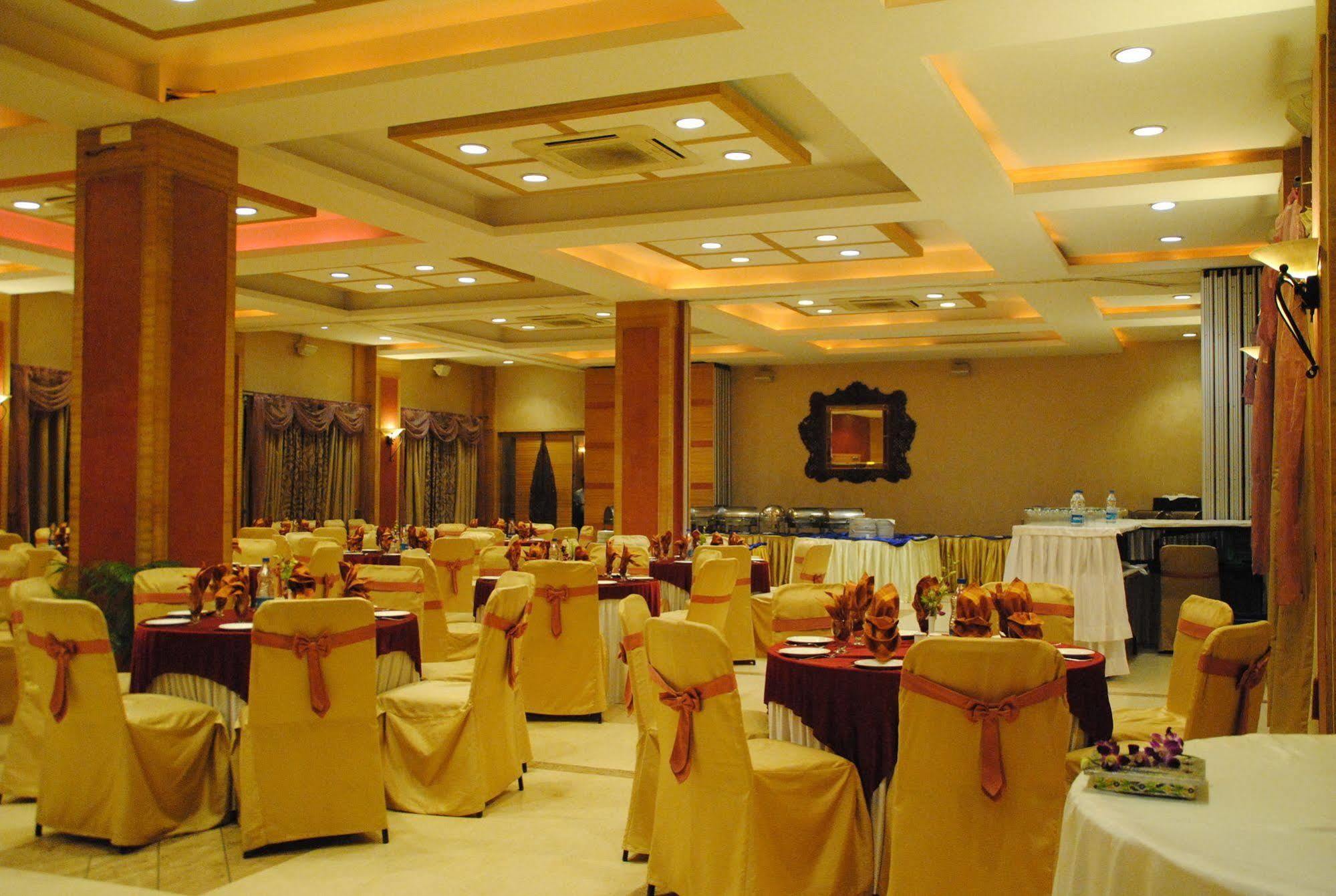 Goldfinch Hotel Mumbai Dış mekan fotoğraf