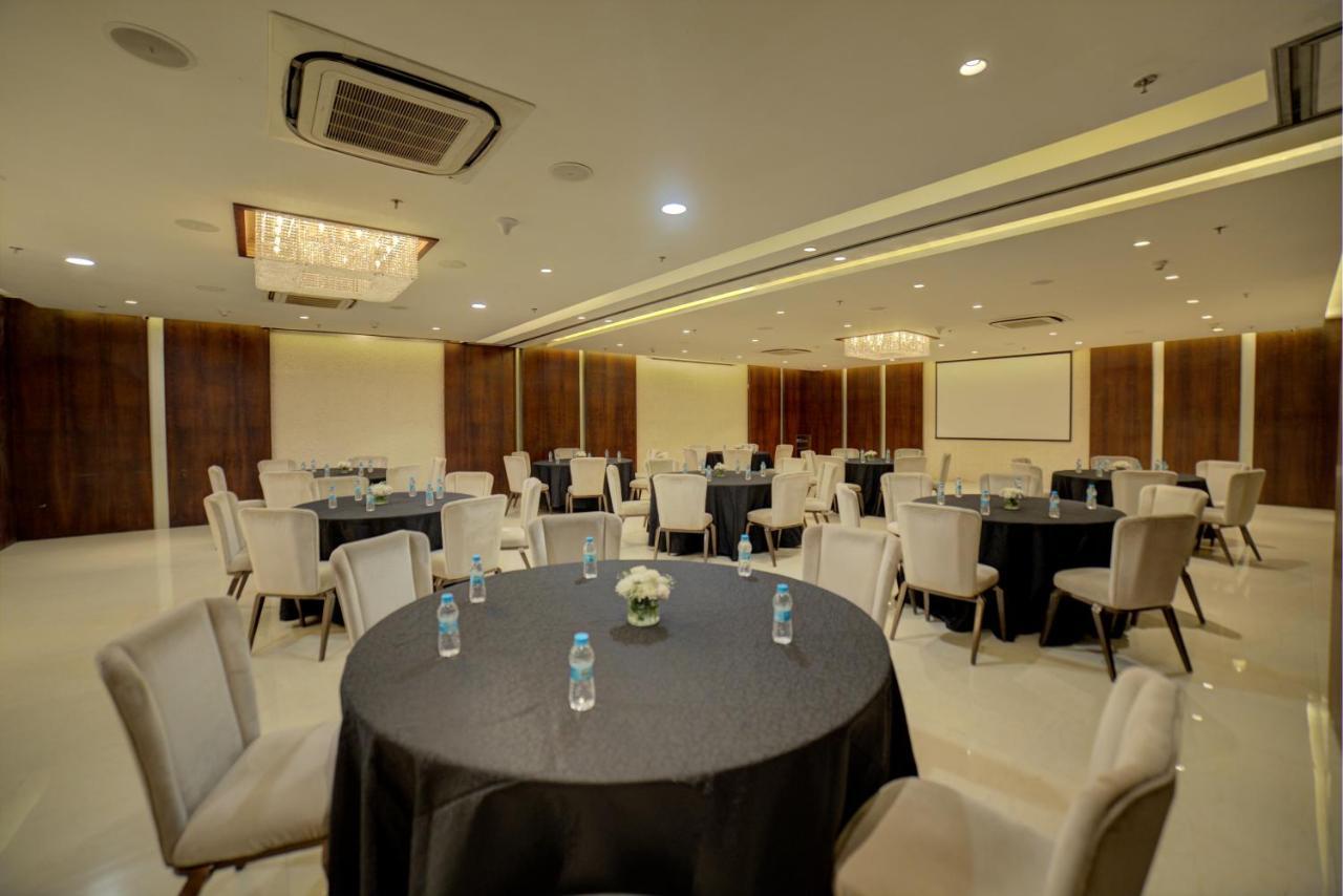 Goldfinch Hotel Mumbai Dış mekan fotoğraf
